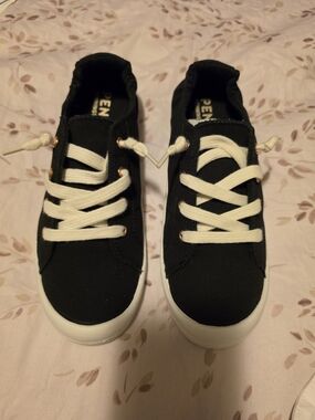 PENN Black Sneaker Size 9.5W